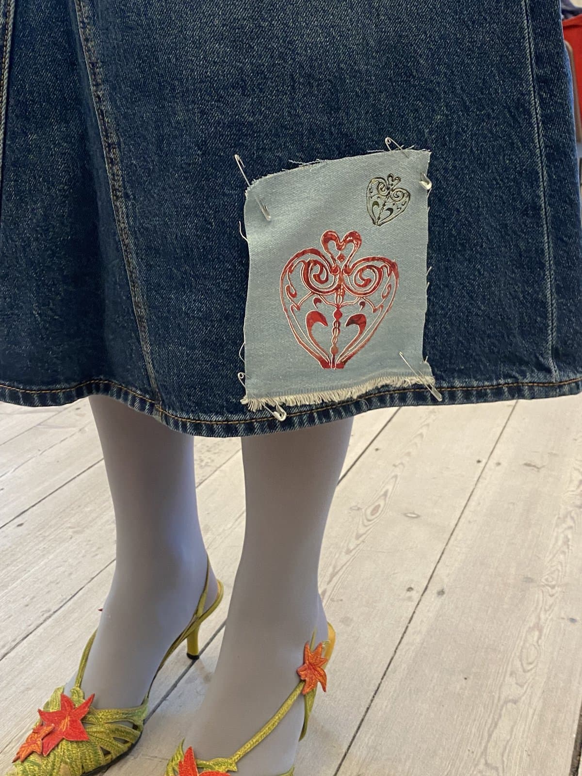 Levis henna piece